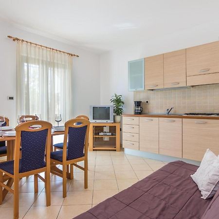 Beautiful Apartment In Porec With Kitchen Zewnętrze zdjęcie