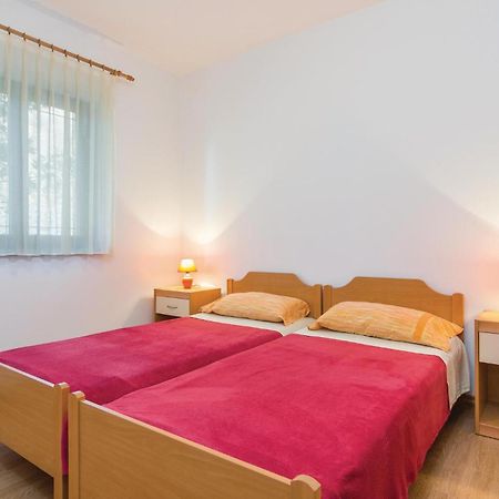 Beautiful Apartment In Porec With Kitchen Zewnętrze zdjęcie