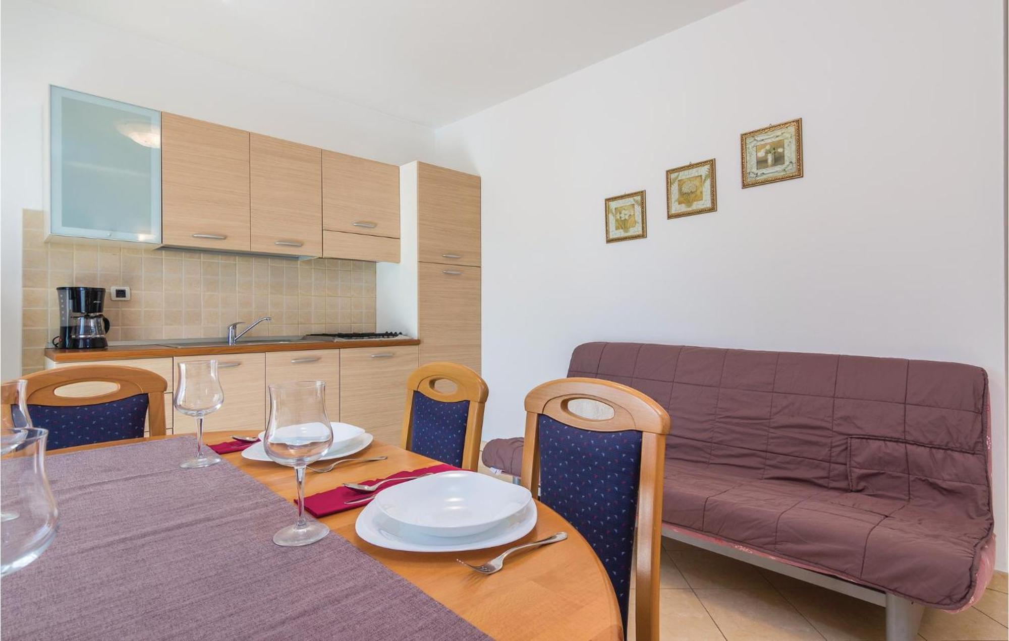 Beautiful Apartment In Porec With Kitchen Zewnętrze zdjęcie