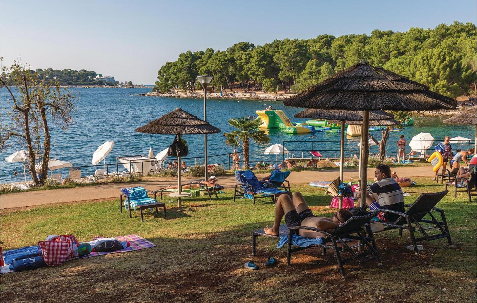 Beautiful Apartment In Porec With Kitchen Zewnętrze zdjęcie