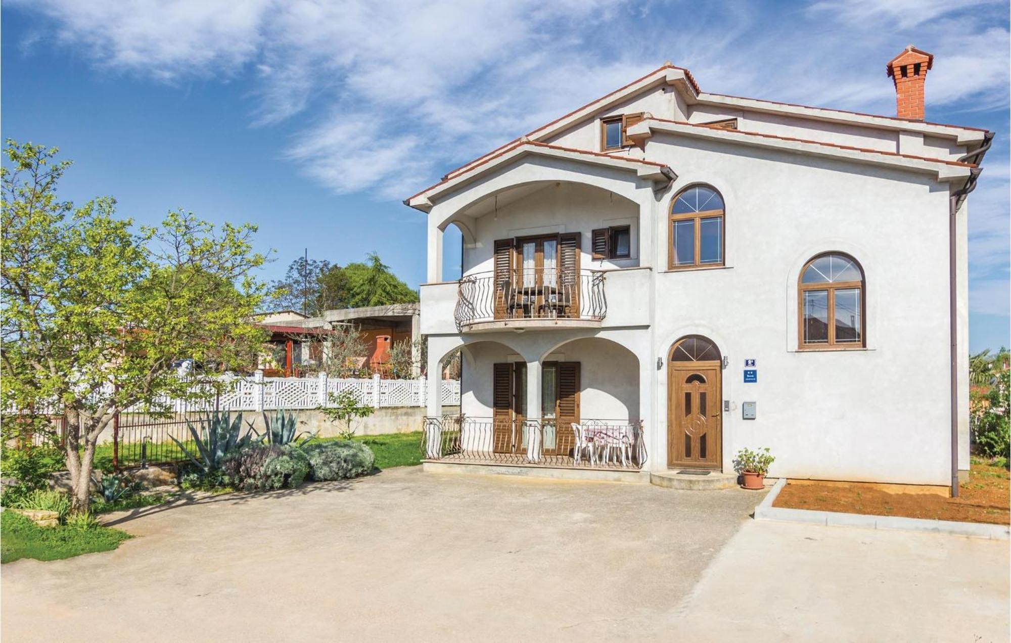 Beautiful Apartment In Porec With Kitchen Zewnętrze zdjęcie